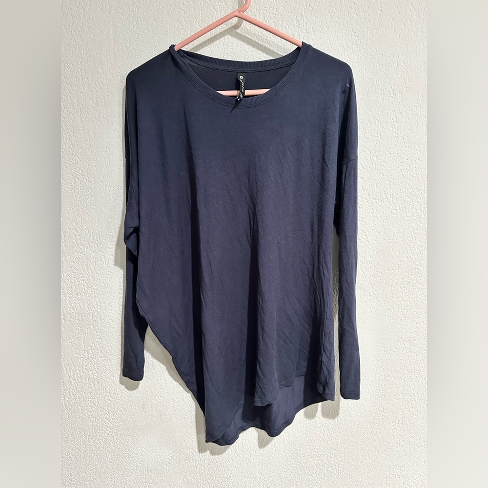 💜 Athleta Asymmetrical slouch lounge top